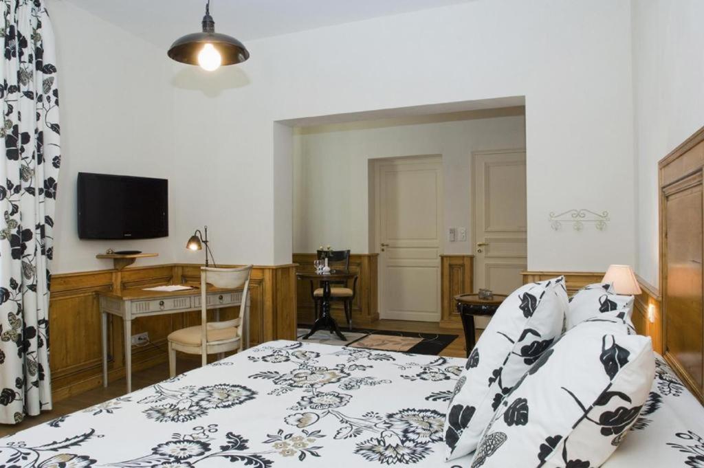 Villa Heloise Hotel Puisseguin Екстер'єр фото